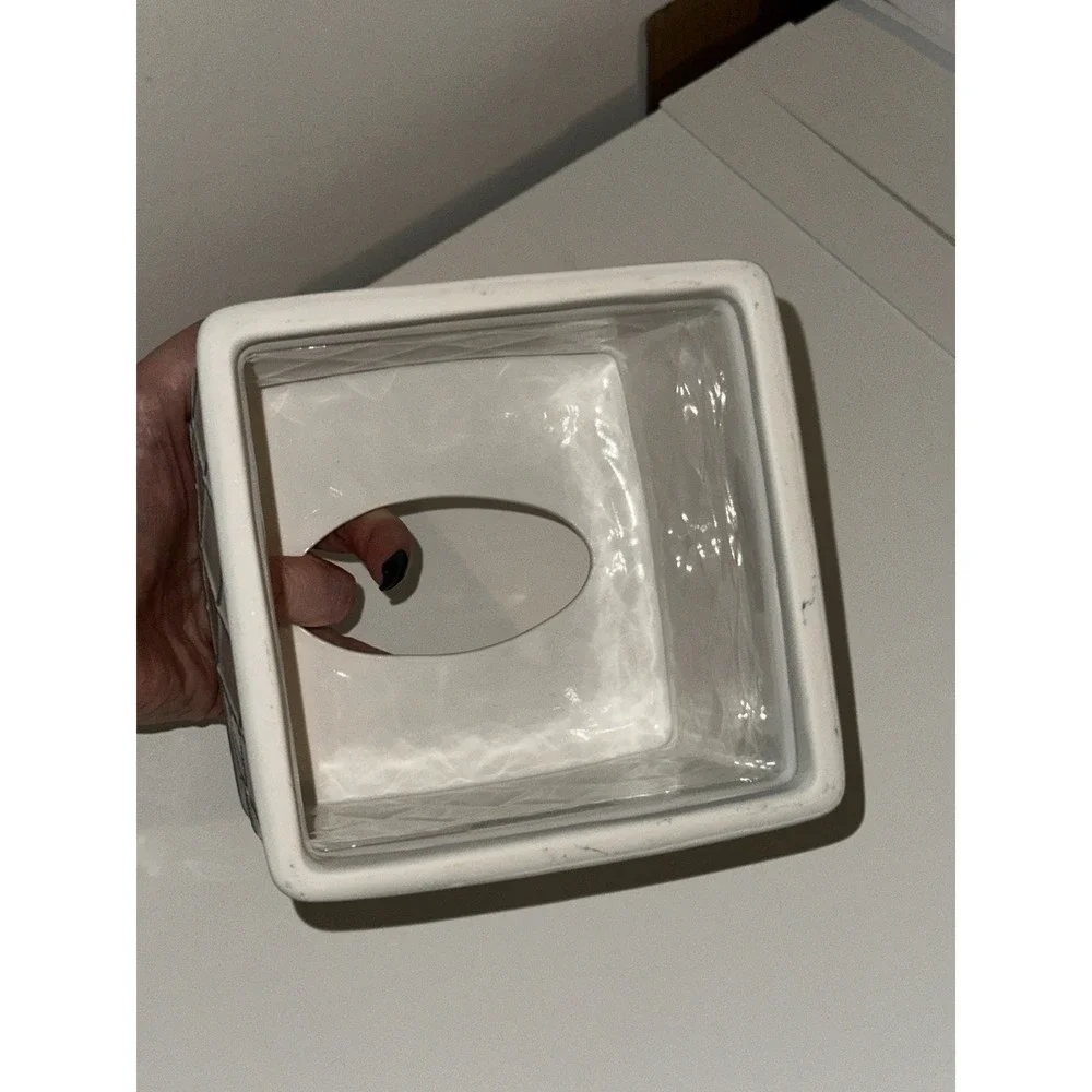 NEW Kassatex Madeleine Bath Accessories Tissue Holder Ceramic White Gray Square
